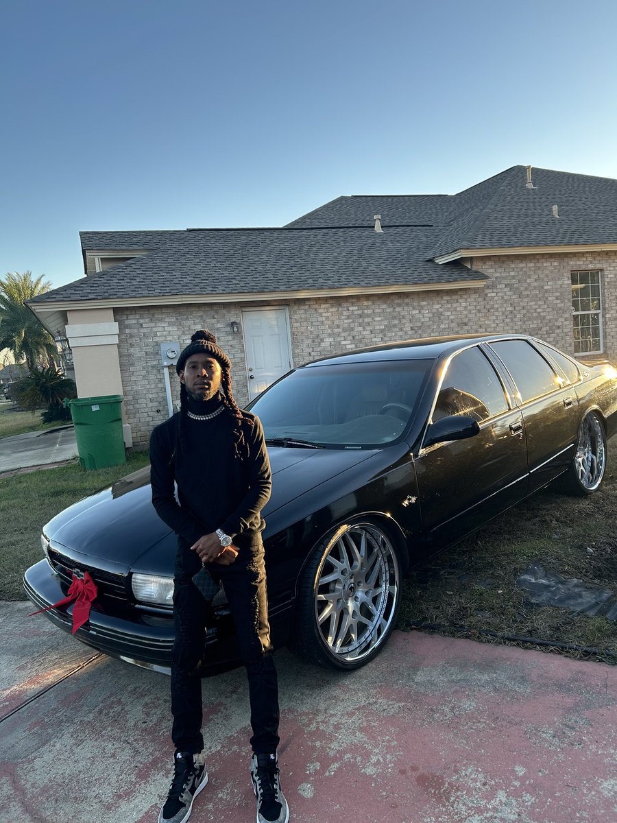 greatness1stack's tweet photo. Waiting on that 🔥parlay 2 hit 🤞🏽 https://t.co/iI3tM72w3Z