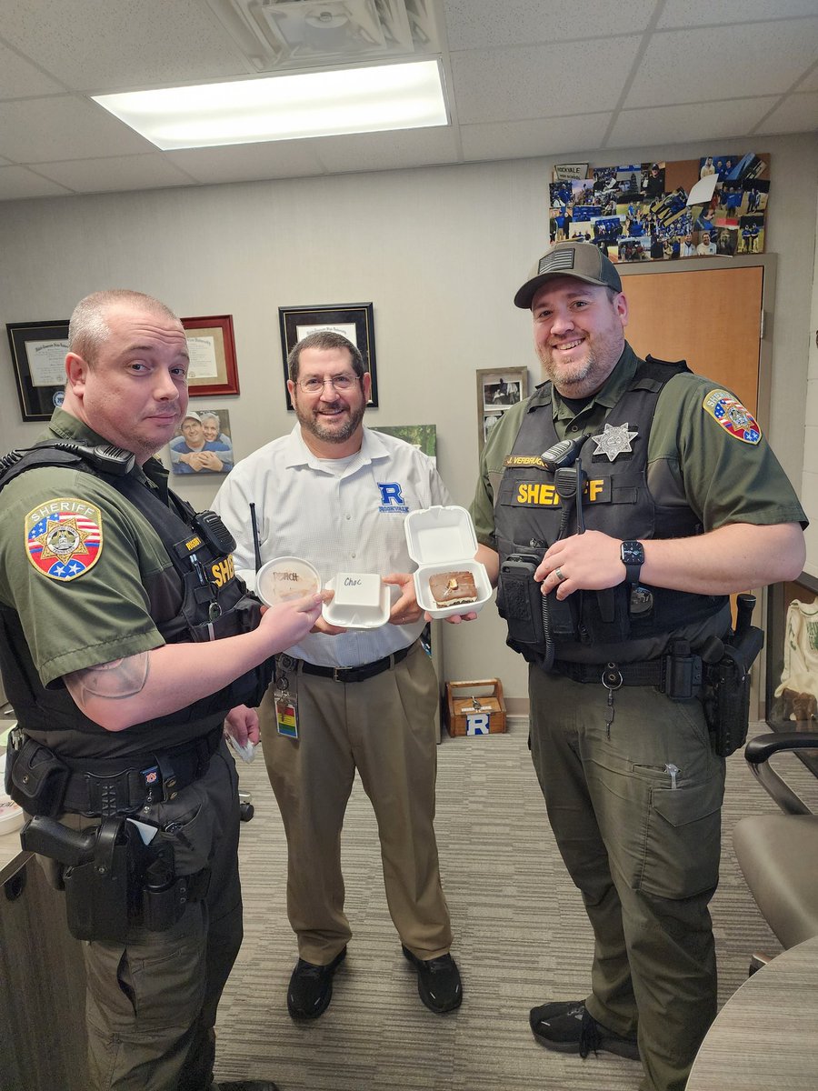 MillersGrocery's tweet image. Thanks to @RockvaleHigh_TN and @rucoschools for their support! We appreciate our friends in law enforcement! @RCTNSheriff

All law enforcement that mentions this post will receive 15 percent off!

#RocketsUp