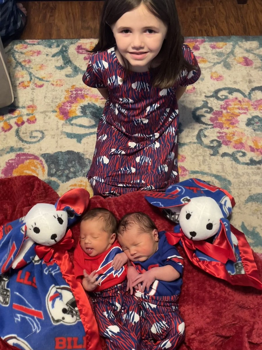 AlliSchultz310's tweet photo. @WKBW here is Emma, Charlotte, and Logan ready to cheer on their Bills! #SeeItOn7 https://t.co/p5H1qIQzqi