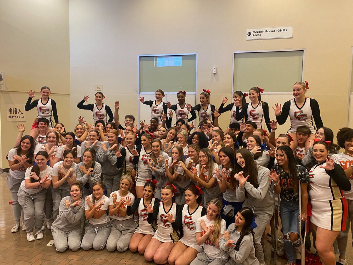 CaneyCreekHS's tweet photo. CCHS Cheer showing love with GOHS 💕 #texascheer #CISD https://t.co/pSN6pzXdrO