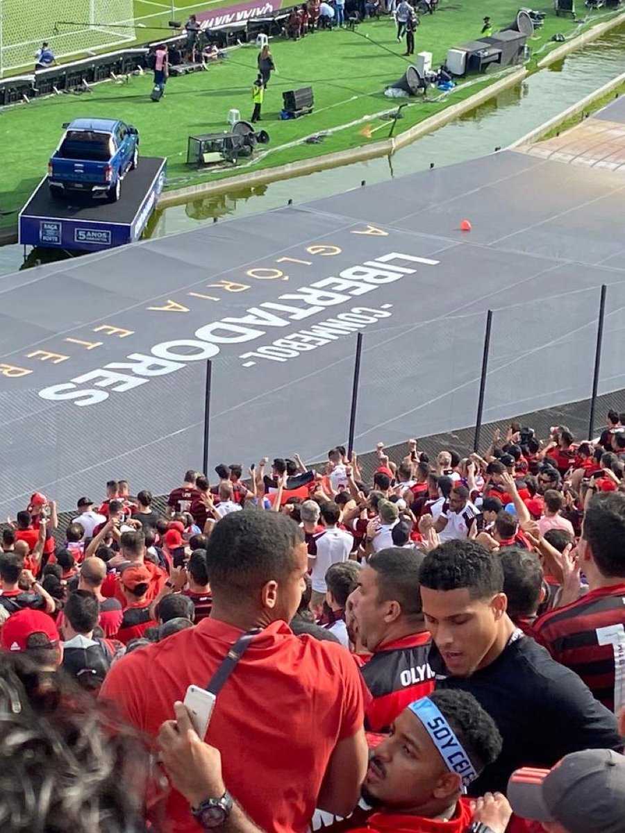 arraxcadepre14's tweet photo. Obrigado por tudo João Gomes!!!
 
Aquele menino que foi cortado até do banco da final da Libertadores e foi assistir o jogo no meio da torcida, conquistou tudo logo dps.

 🏆 - Brasileiro 2020, Supercopa 2021, Carioca 2021, Copa do Brasil 2022 e Liberta 2022 https://t.co/CKTlzdcpvM