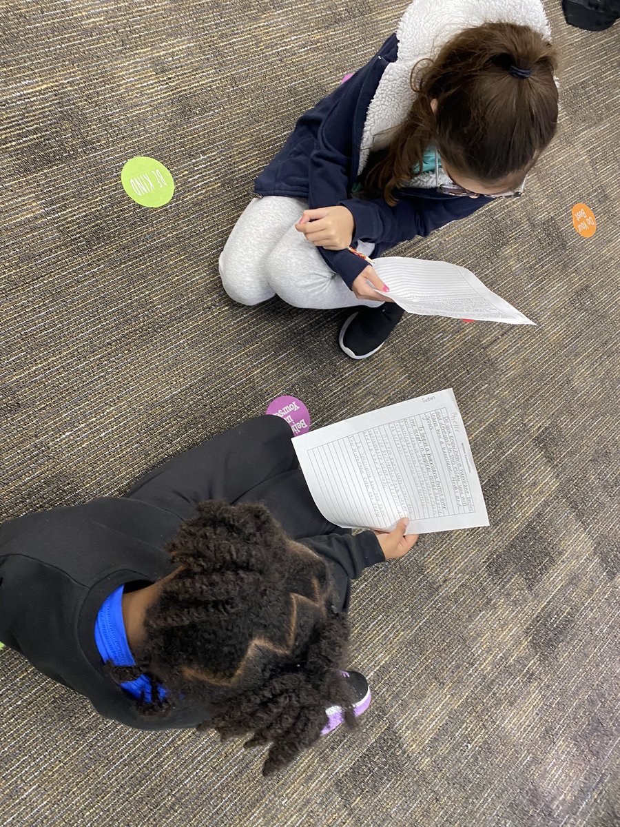 MSarahSutton's tweet photo. Responding to reading in our writing!! #essays #paragraphs #boxesandbullets ๐ป๐โ๏ธ๐ https://t.co/eoV2d5G8RS