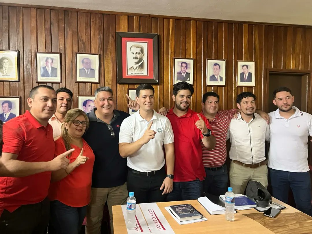 manularapy's tweet image. 🚩 Quedó conformada la mesa directiva de la Seccional 25 Capital.

Vicepresidente 1: Denis Núñez 
Vicepresidente 2: Lilian Benítez 
Vicepresidente 3: Emilio José González

¡Listos para seguir trabajando! 

#LaNuevaGeneración
#ManuLaraPresidente