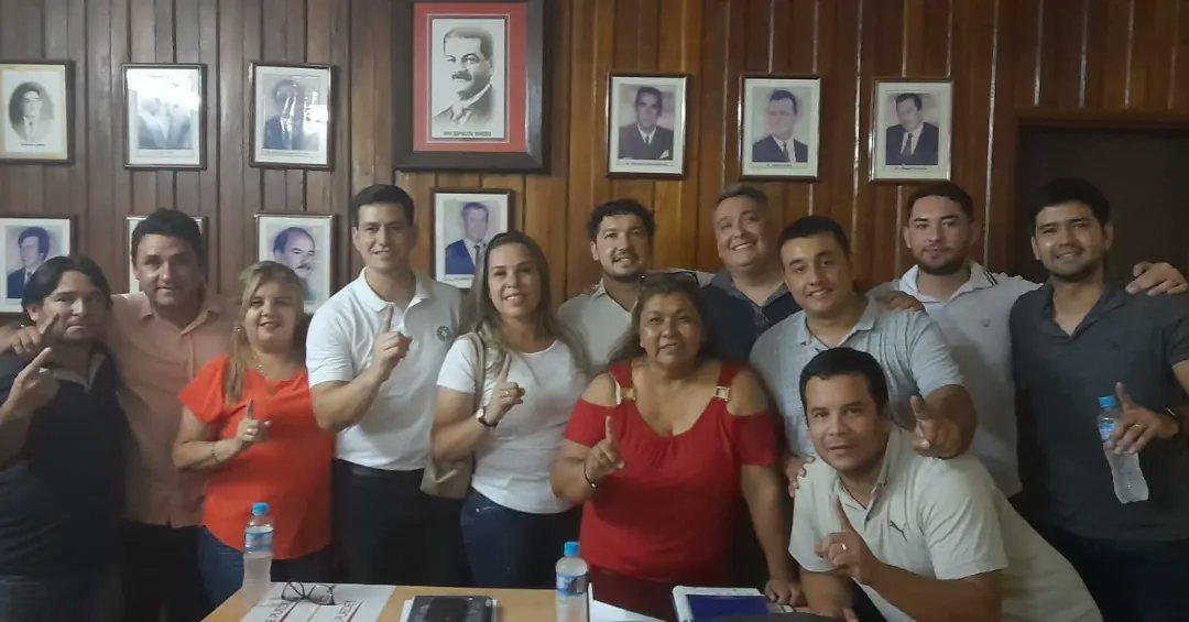 manularapy's tweet image. 🚩 Quedó conformada la mesa directiva de la Seccional 25 Capital.

Vicepresidente 1: Denis Núñez 
Vicepresidente 2: Lilian Benítez 
Vicepresidente 3: Emilio José González

¡Listos para seguir trabajando! 

#LaNuevaGeneración
#ManuLaraPresidente