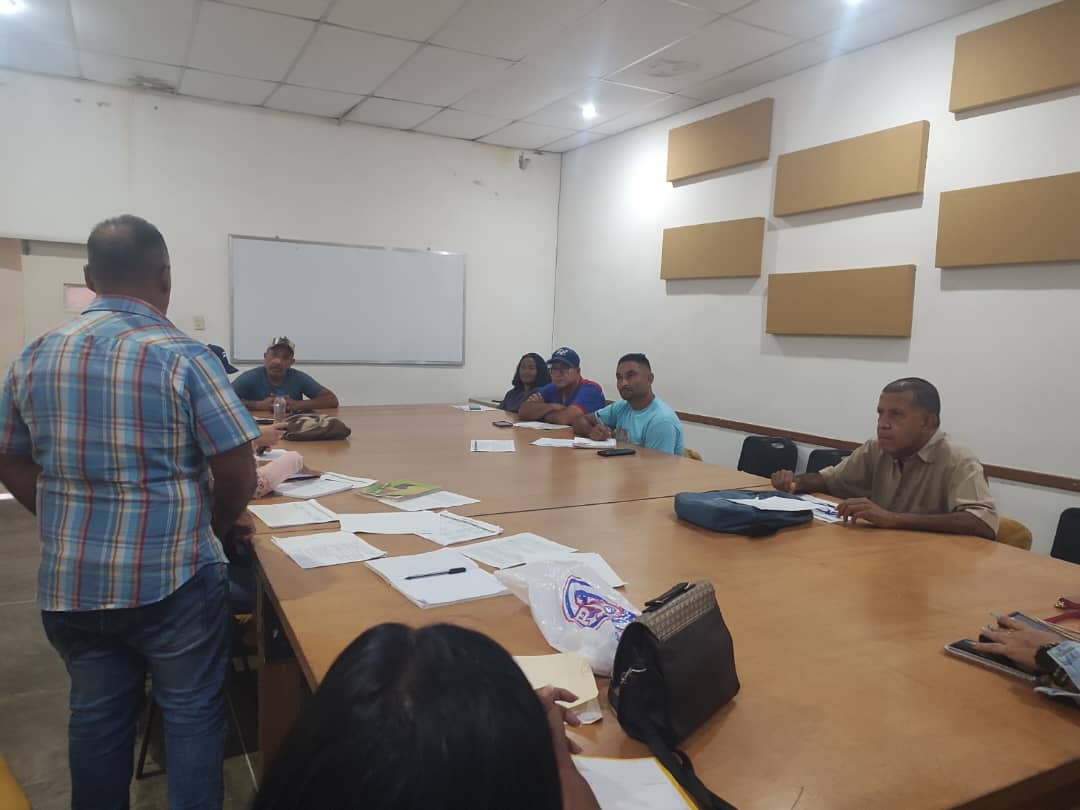 OmarJLeon1's tweet photo. Excelente reunión con los Directores del Gobierno Municipal, revisando la agenda de acción para el año 2023, del alcalde Victor Julio González.

#ConMaduroSePuede @HectoRodriguez @NicolasMaduro @VictorJ_PSUV https://t.co/KACmxXuOIR