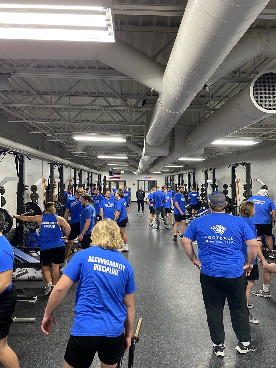 RossCimpl's tweet photo. WE ARE BACK!

Excited to work with this group this Winter! No time to waste. We have a great group. 

Key returners+impressive underclassman+new faces this spring=
An exciting 2023 Team

If not now…when? #bleedblue https://t.co/6H45xAFLGj