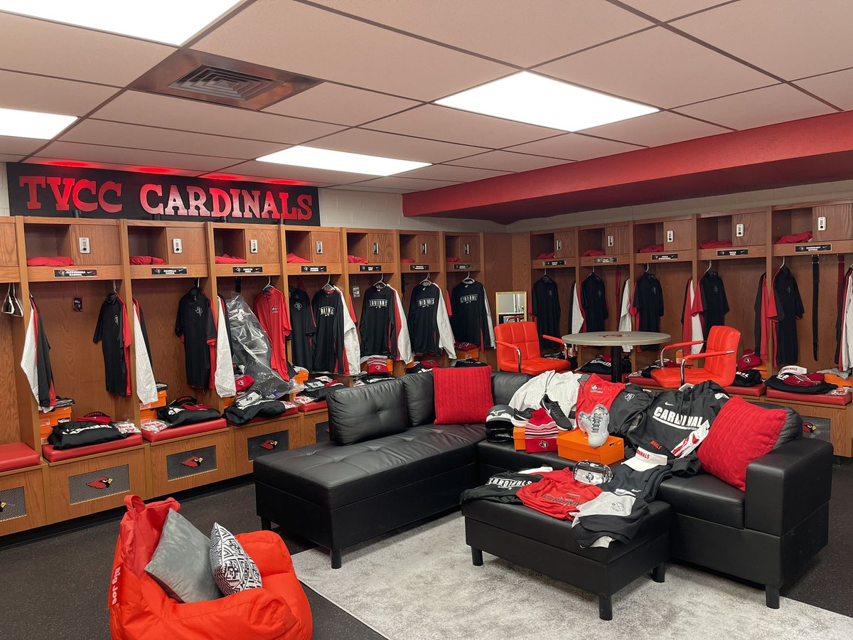 TVCCSoftball's tweet photo. Fιɾʂƚ Dαყ back = new gear! ⚙️ 

#back2thegrind | #CardinalNation https://t.co/Hmo0Rb1cIZ