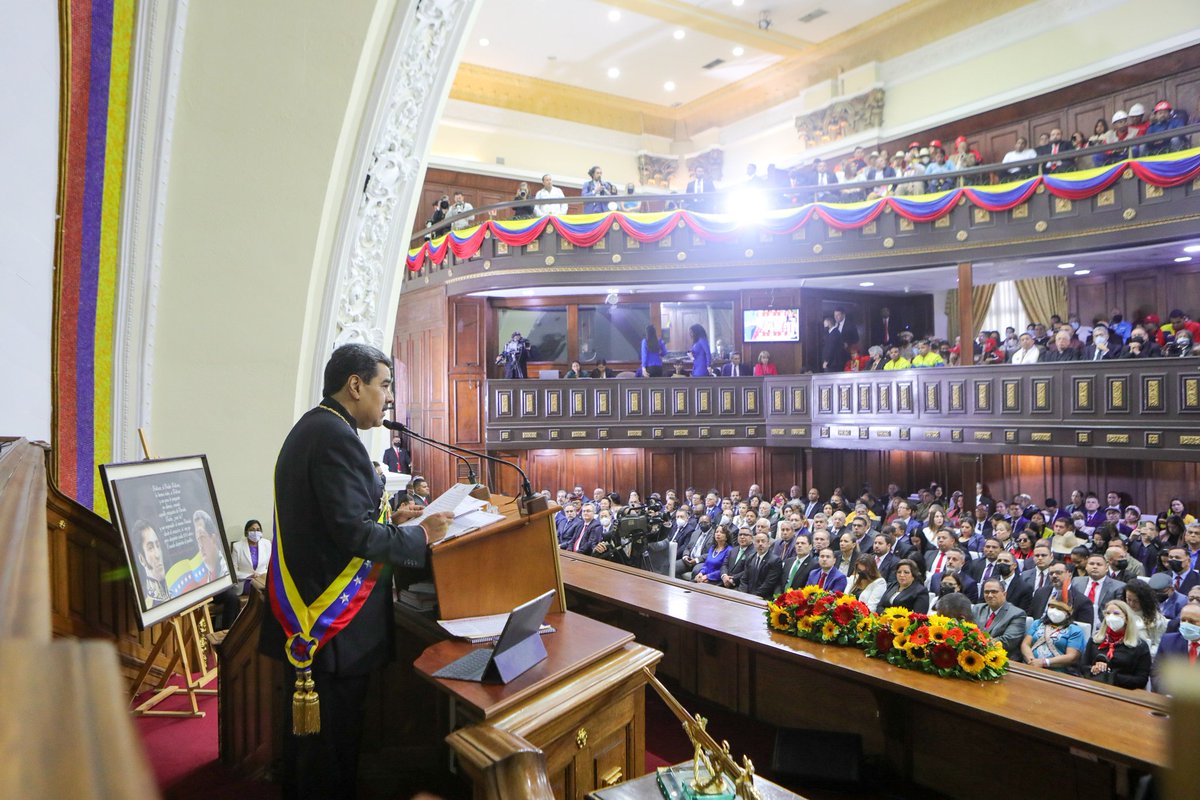 NicolasMaduro's tweet photo. Los avances en la recuperación económica han tenido un impacto positivo en lo social. El 1x10 del Buen Gobierno, ha sido uno de los grandes logros, igualmente hemos incrementado la protección de los hogares, a través del Sistema Patria. ¡Rumbo a la pobreza e inequidad cero! https://t.co/X3Jdf1kiYd
