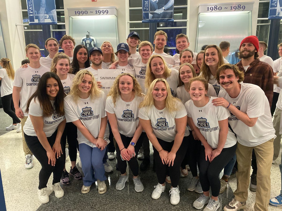 ODUSwimming's tweet photo. Celebrating our Dean's List athletes tonight. Congratulations Monarchs! 👑🦁

#ODUSports | #ReignOn | #Monarchs https://t.co/ce2AMrwv9Y