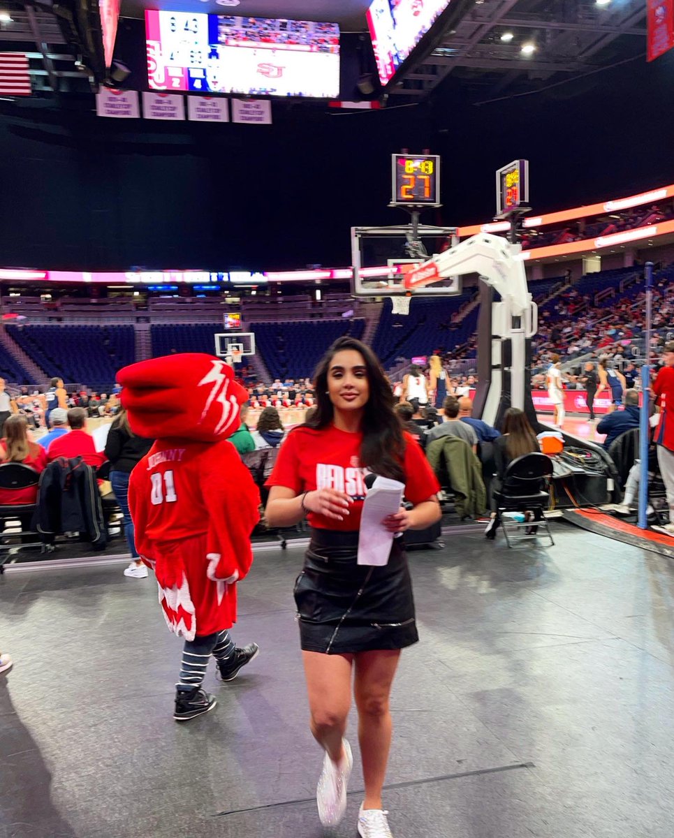 𝒬𝓊𝑒𝑒𝓃 𝒟𝑒𝑒 on Twitter "Hosted the First women’s collegiate basketball