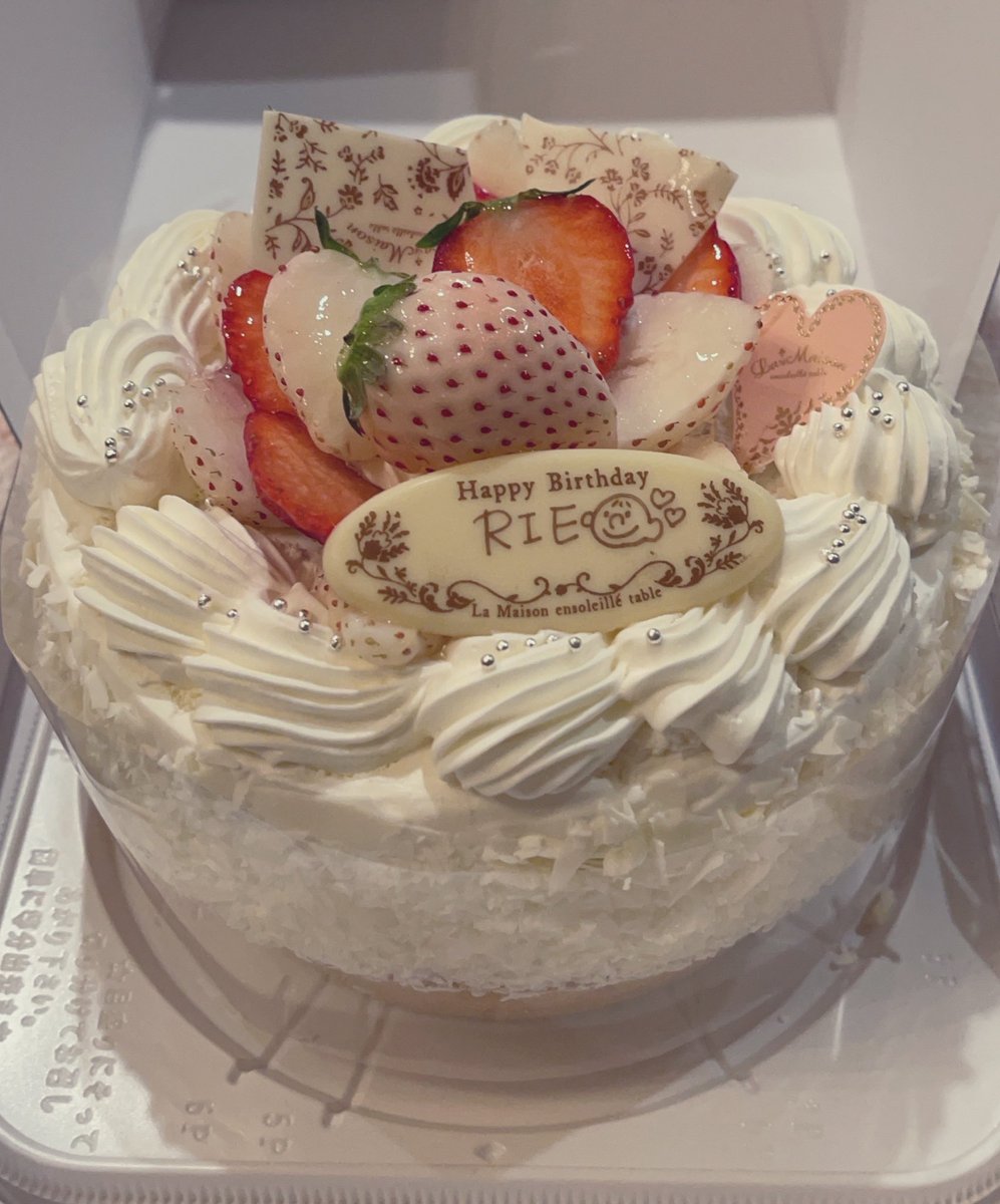 今日も🎙頑張る💪✨
（写真は火曜日にVEGAちゃんが私の為に買ってきてくれたバースデーケーキ🎂💕VEGAちゃんありがとう😭🫶💕）
皆さんも良い一日を(*Ü*)ﾉ🍀✨