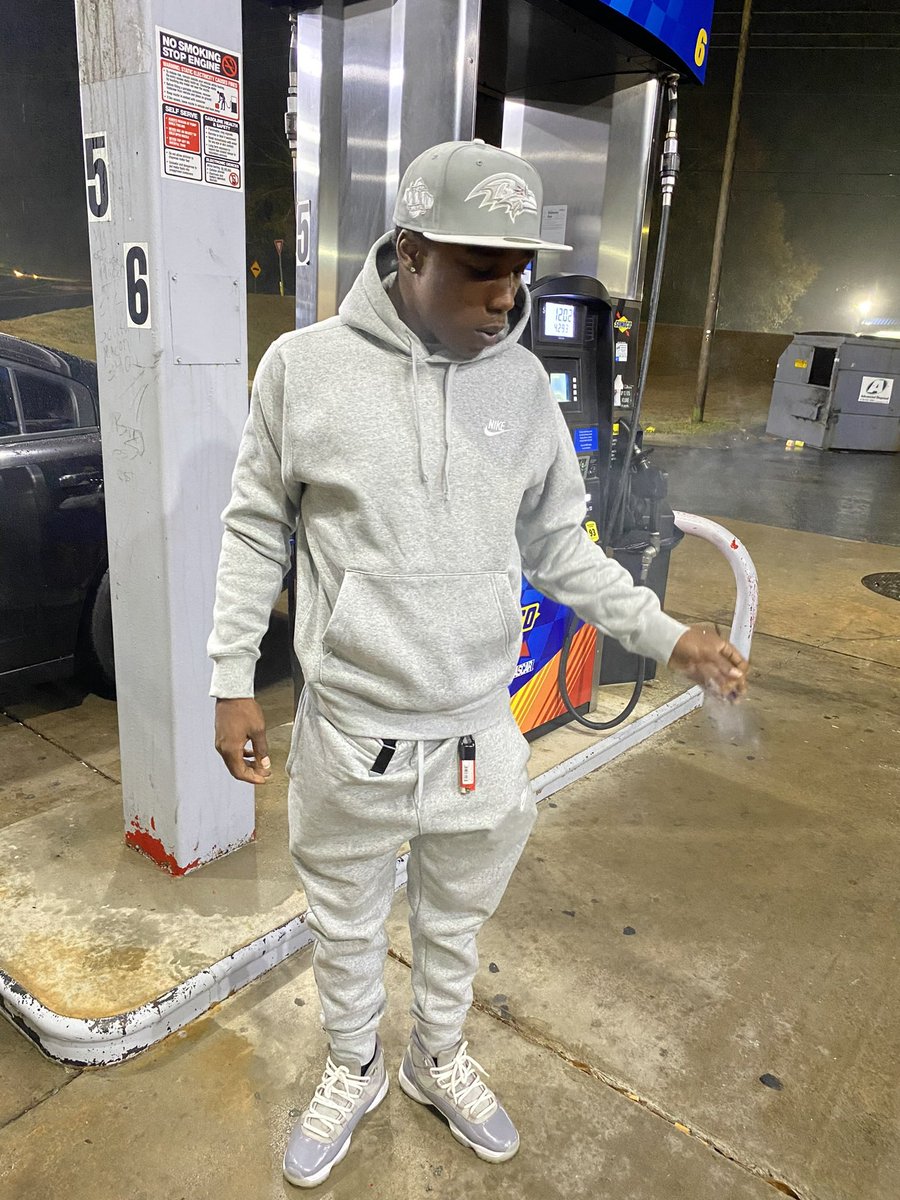 v_onlyonebull's tweet photo. i ranned up a dub less than 2 months told ya dont play with him this shit gettin crazy 🤑🤑
#LongLiveMyPpl https://t.co/TjatZ9y0sS