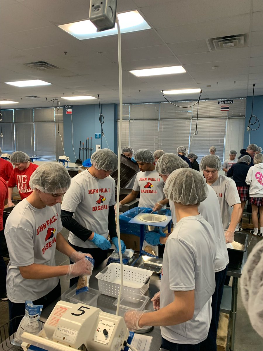 jpiihsbaseball's tweet image. Nothing better than serving with your teammates! As a program, we spent the afternoon packing meals for families in Sierra Leon. The 73 boxes we managed to pack will provide over 15,700 meals. Great work !!!#FACTS #fmsc