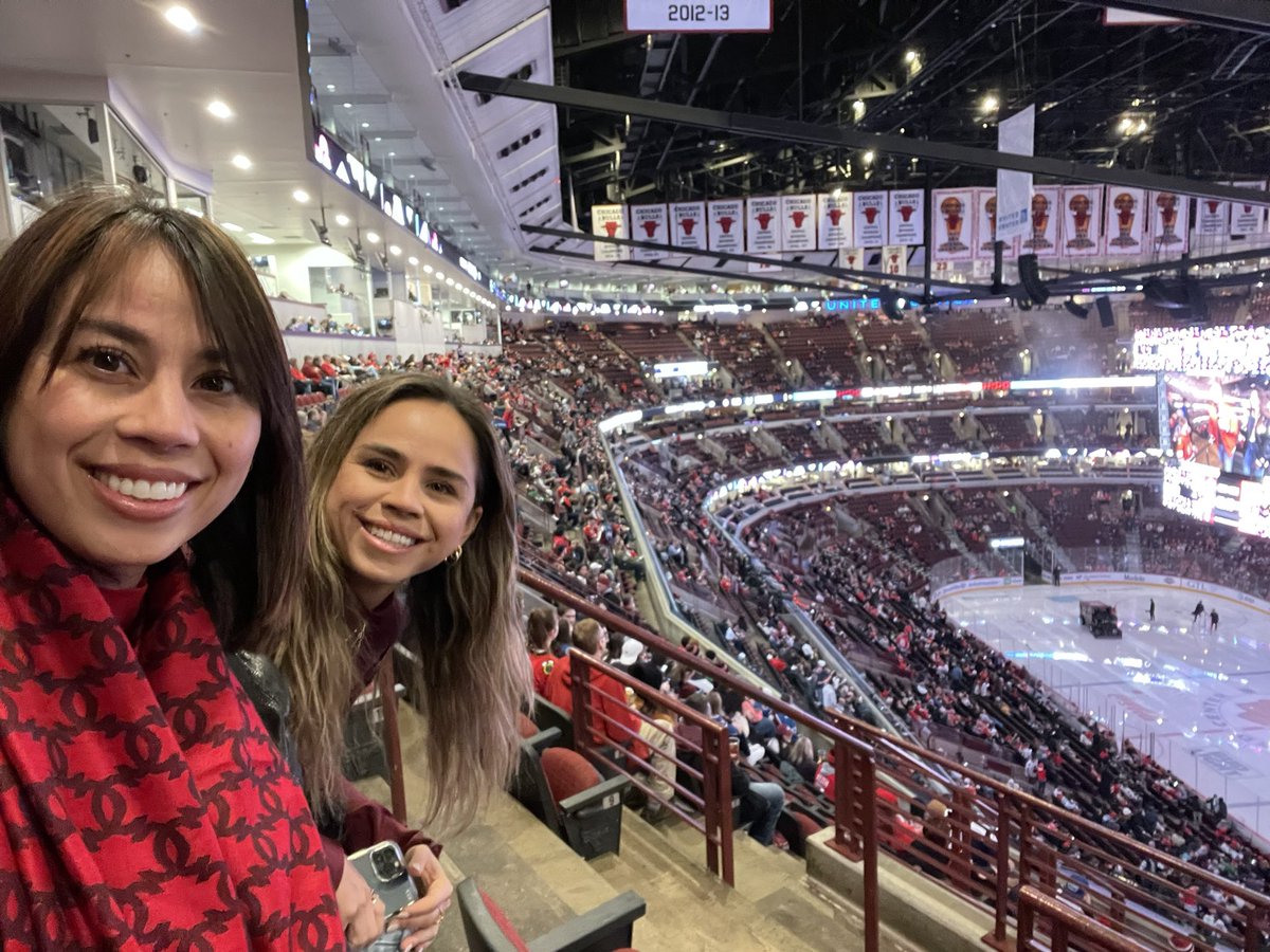 ashozz's tweet photo. @NHLBlackhawks out here trying to get that @GarrettPopcorn #tweetmyseat sect 313 row 11 seat 20-21 https://t.co/YSdIVuZJPf
