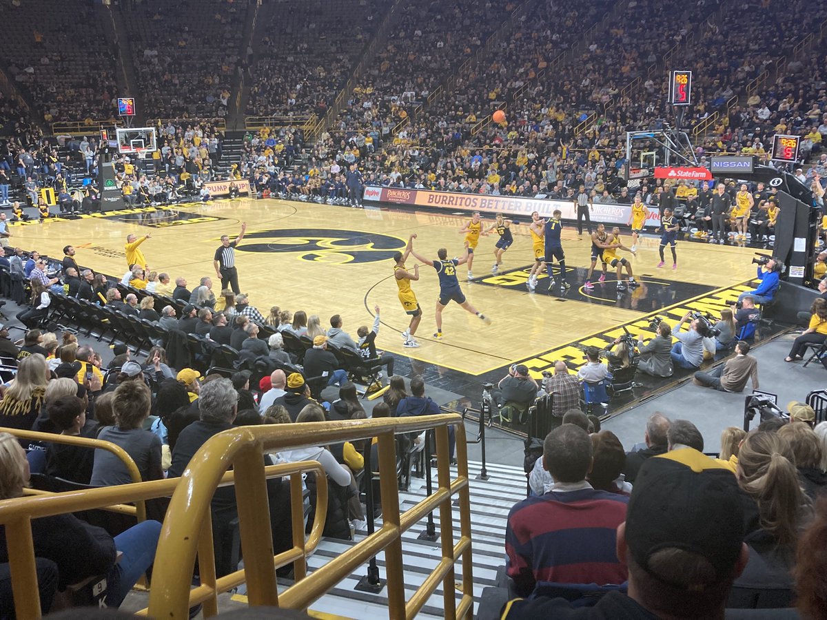 IHC_guy's tweet photo. Hey, @Tom_J_Giordano, we got ourselves one heck of a @bigten showdown.

Assist to the @lindenhawk for the primo seats.

And … @KrisMurray24 … #Splash3!

#FightForIowa https://t.co/rLZ5buh0Qn
