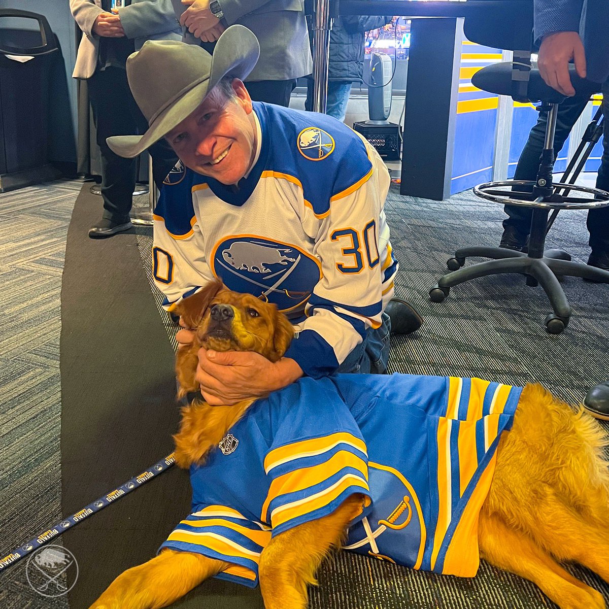SabresPup's tweet photo. Hanging with my friend Clint Malarchuk! https://t.co/EorIt5dkKU