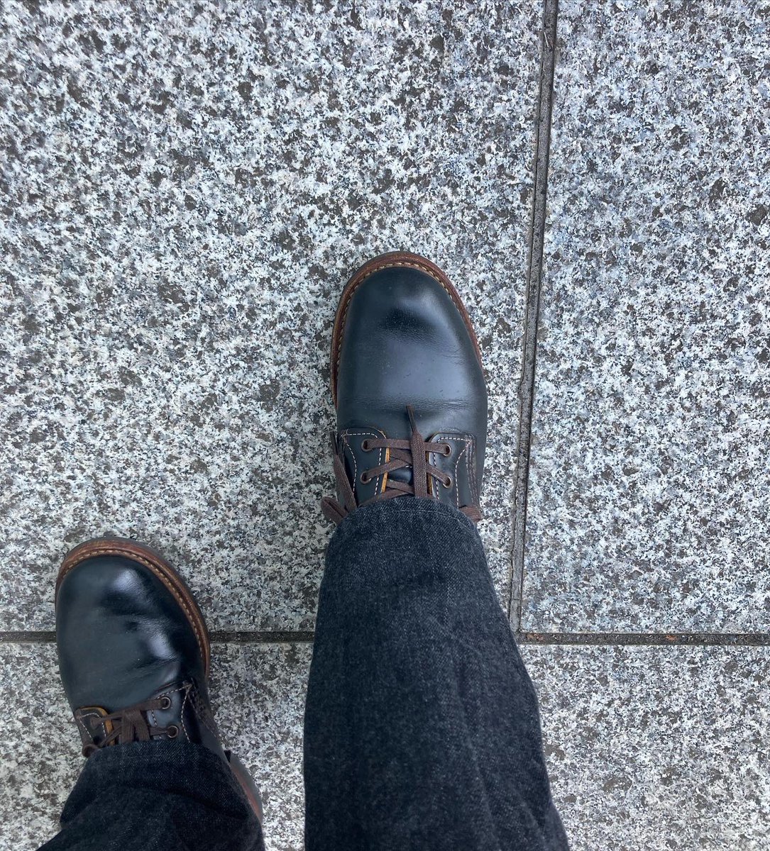 kumaichan901t's tweet photo. まぁ…
本日も特に変わり映えはないです…
強いて言うなら、最近はBlack denimにハマっています…
髭はまだ剃らないです…
うん、本日も晴天なり
#1108black
#brownsbeachvest
#sawtoothwesternshirts
#beckmanflatbox https://t.co/uJqwyl9O03