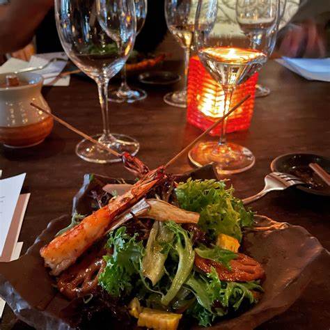 JakeValance3's tweet photo. Salad course. And a cute waiter too. https://t.co/UlZDQcV4Yd