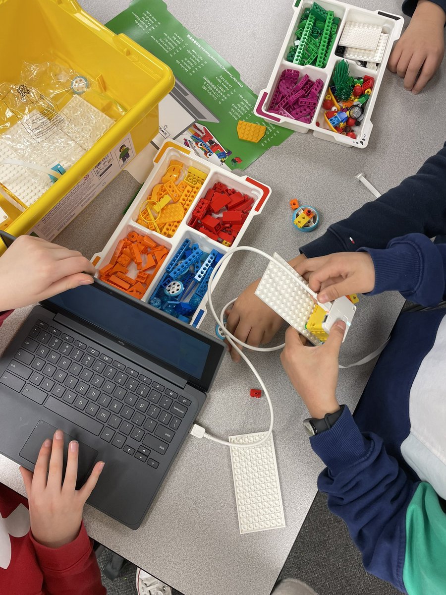 GrowWithMsB's tweet photo. Created our own βCarnivalβ themed rides and games with the #spikeessentials. Thanks @hastings_mrs for the fun afternoon! @LEGO_Education @StoneyBSharks https://t.co/sO085PHwKQ