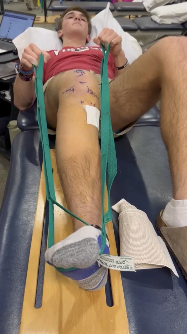 WilsonCorrigan1's tweet photo. Last month I suffered a right ACL tear.
Today was day 1 of Physical Therapy.
Time to max out exercises and get my strength back ! https://t.co/TVROo78U7q