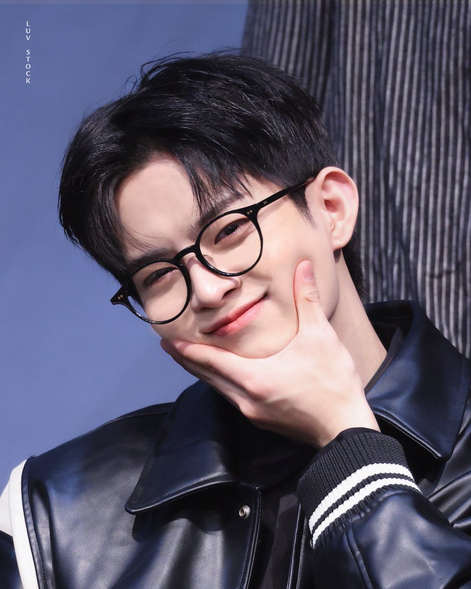 Luv_Stock's tweet photo. 230107 사운드웨이브 HQ✨

 Agoongbbang 🍞💛

#빅톤  #victon  #정수빈 #수빈
#JUNGSUBIN #SUBIN https://t.co/KtQzeMqM5Z