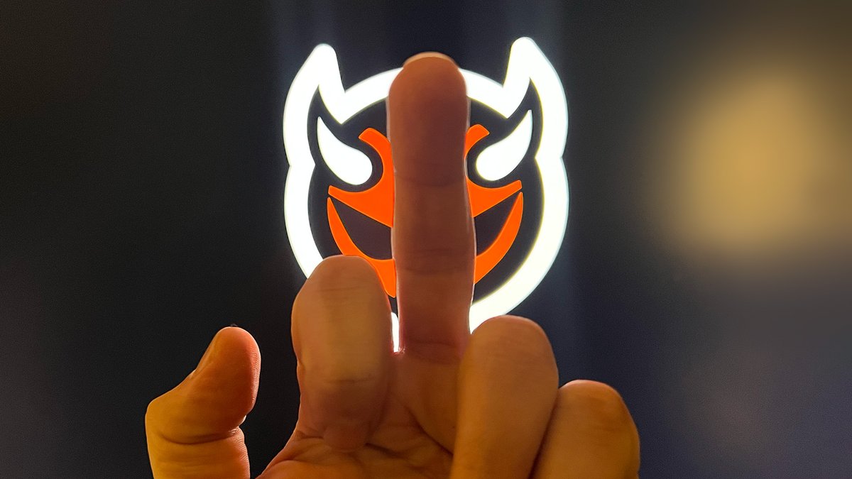 thegds's tweet photo. Time for a change bitches. The Goin' Deep Show now with full on disappointment, anger and rage towards its cohosts as they make ridiculous announcements to hold their voices hostage. Don't get left behind fuckers. Subscribe and Go Deep. https://t.co/V8kQ8yV0CN https://t.co/dtyULkMRlM
