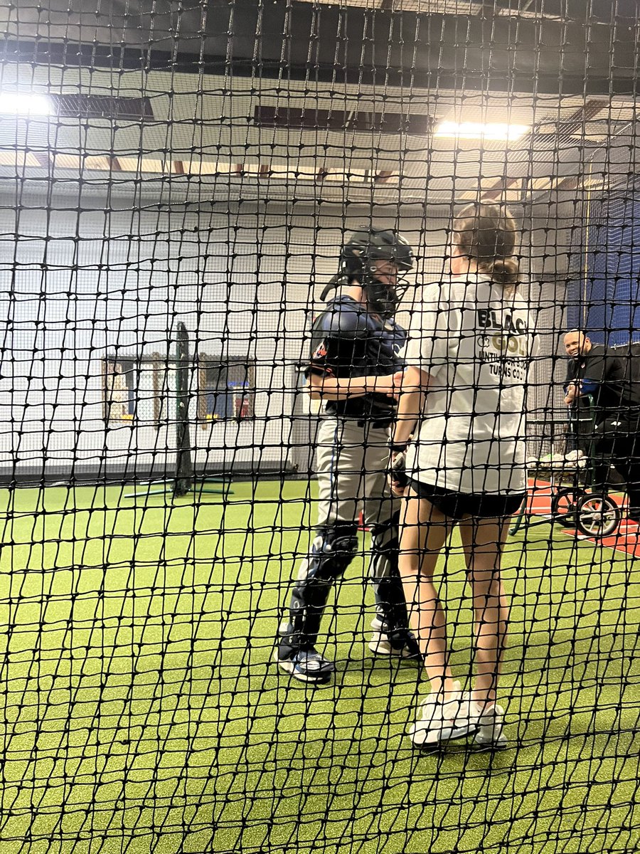 KadyMiddeker's tweet photo. I’ve been putting in the work this winter! I was able to spend some quality sibling time with my brother at the @CT_SportsplexBB. I was able to sneak a couple swings in too. https://t.co/GTAFrtkVZ0
