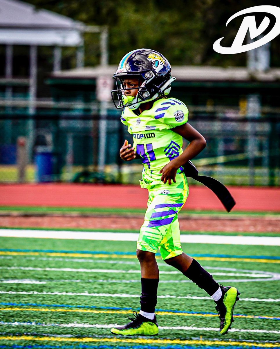 OhYeahThasMCeee's tweet photo. You fye jit 🔥 #foamposites #rnrtop100 #vciii https://t.co/JPaiA6zaIe