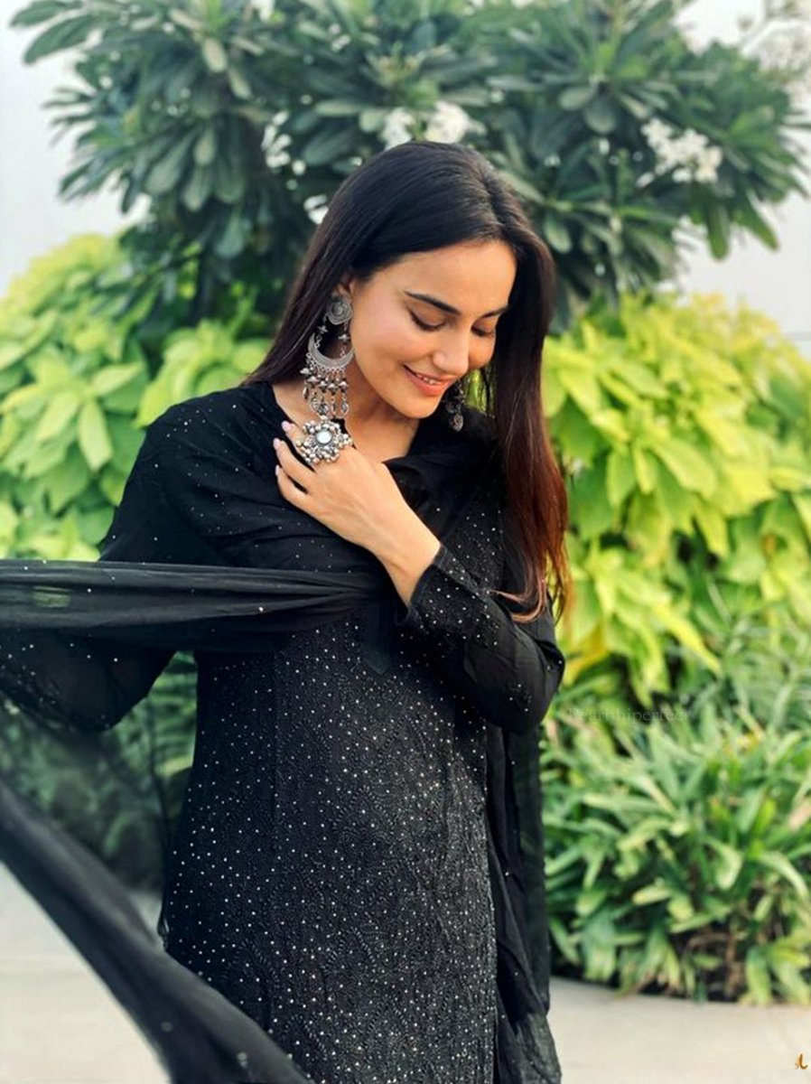 pearbhiperfect's tweet photo. 🖤

@SurbhiJtweets #SurbhiJyoti #Bela #Naagin3 https://t.co/UvhBa4ls6O