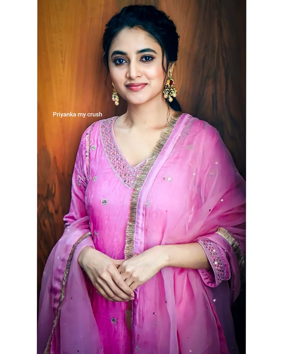 priyankamycrush's tweet photo. Pinky in pink dress 😘☺️♥️
.
#Priyankamohan @PriyankaMohanHF @priyankaamohan https://t.co/0B75yLvwbD
