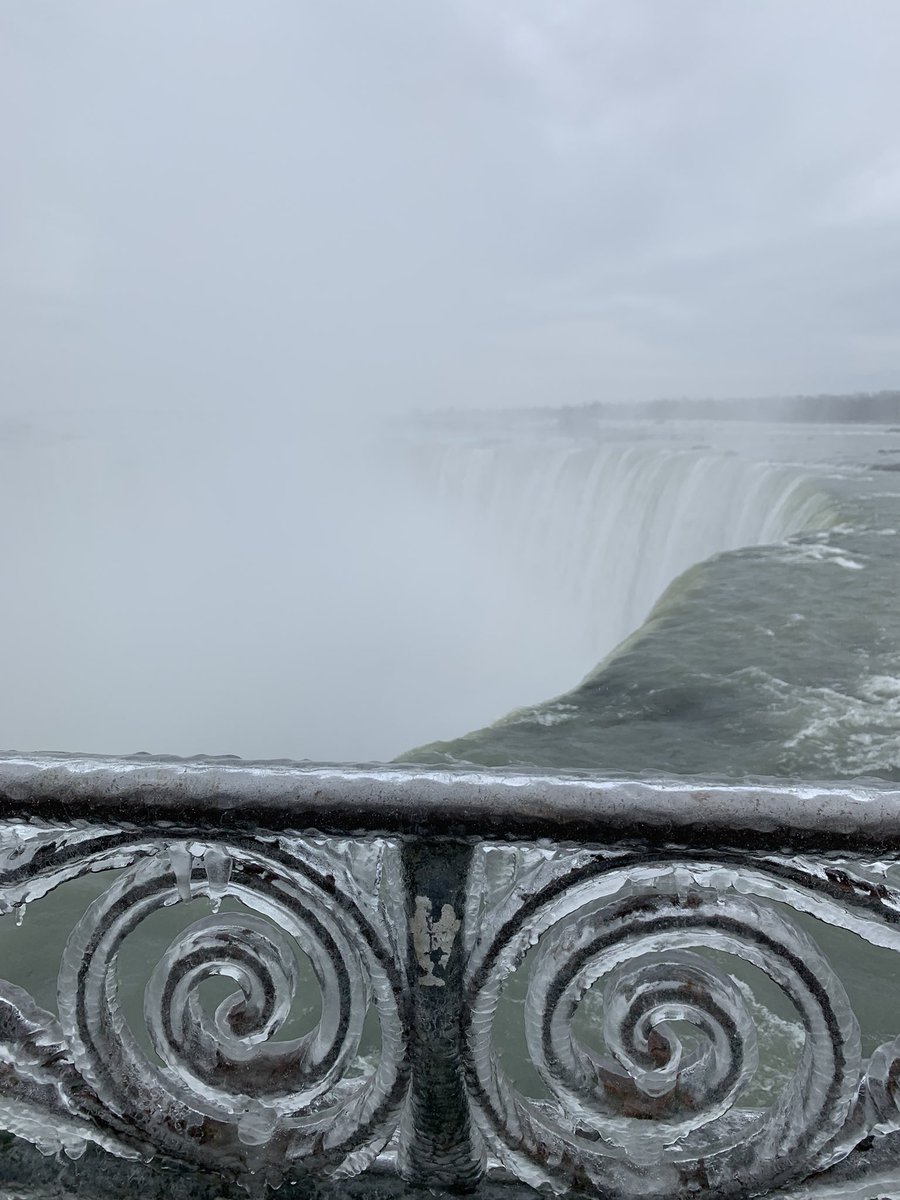 Hellsdeepswarm's tweet photo. niagara falls day yesterday https://t.co/vIh4v59Om8