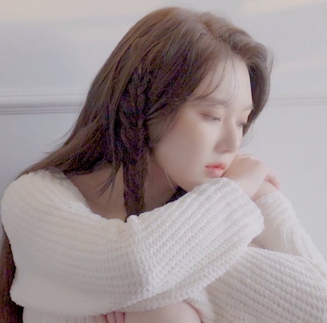 ᴊʏʀ on Twitter "yerin is mastering in melancholy concept"