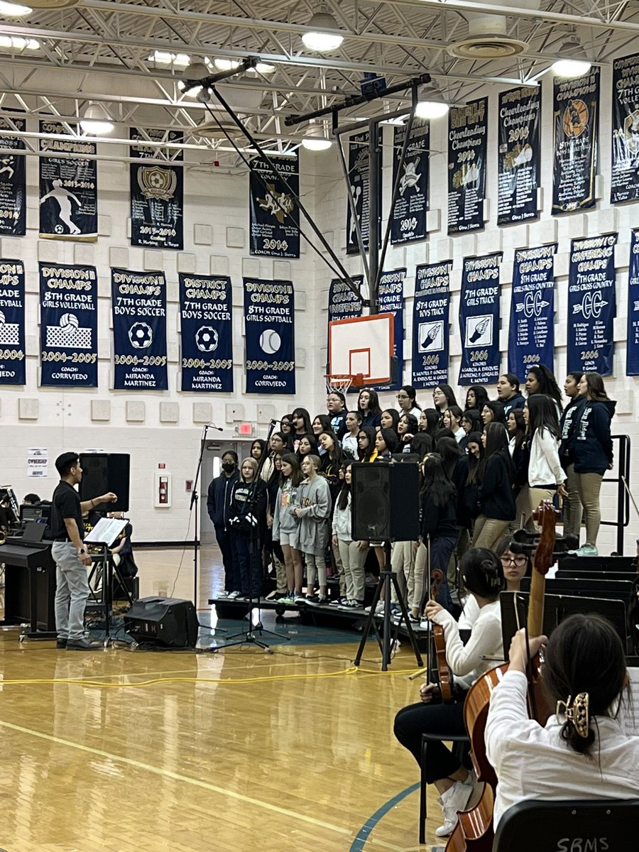 yirigo_'s tweet image. Welcome @JFCarrasco_JCE 5th graders to @SRidge_MS! We loved meting our future generals and showing them all of the wonderful electives we have to offer. Another great event put together by our amazing counselors 💙💛💙💛 #SRMRHasCourage #TeamSISD #GeneralsConquer