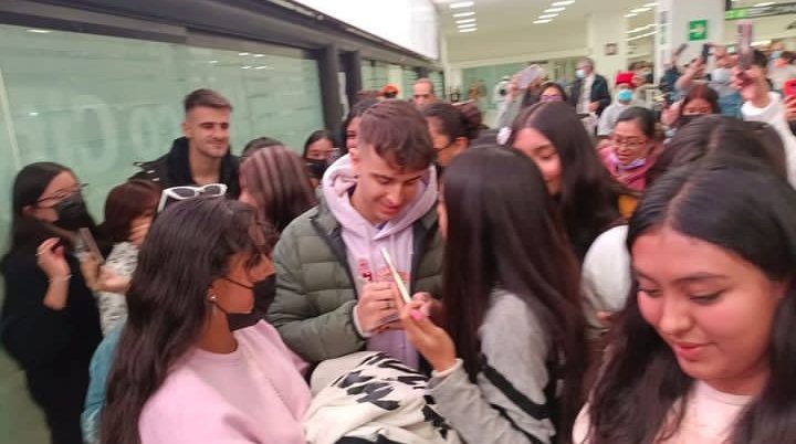 fernanda_ndxr's tweet photo. Uno de mis miles de deseos es poder vivir este momento con los Ayns 🥺💚🤍❤️ https://t.co/ODsu6e5kqY