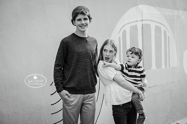 LydiaHPhotos's tweet photo. The holidays through the eyes of a child says it all to me!  Here's one of my favorite pics from a family mini session. #DowntownValdosta #MiniSessions #FamilySessions #SouthGaPhotographer #FamilyIsEverything https://t.co/py1l7WPcwo