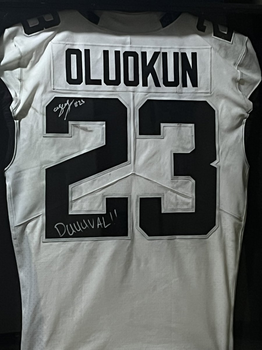 JagsMegaFan's tweet image. Omg!!! @foyelicious  did an incredible job signing my jersey from the Eagles game. He killed it with 16 tackles and 3 tackles for loss. One of my favorite players! Thank you for taking your time on it. Means a lot!! I’ll own this jersey forever!! #TacklingMachine #LeagueBest