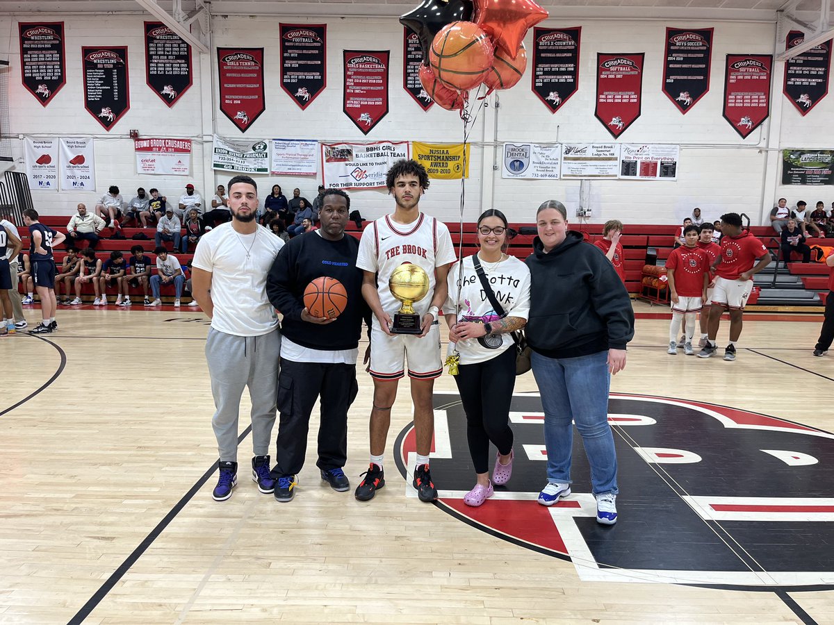 CoachMelesurgo's tweet photo. What a great night at 🅱️🅱️!! 
Tonight we honored our present @jordansummers_0 for scoring his 1,000th point and also honored our "future"....
Then won a huge league game vs. a real good Pingry team! Great night for our program and town. We improve to 9-1, at Bernards 11am Sat. https://t.co/flTn5omOzB
