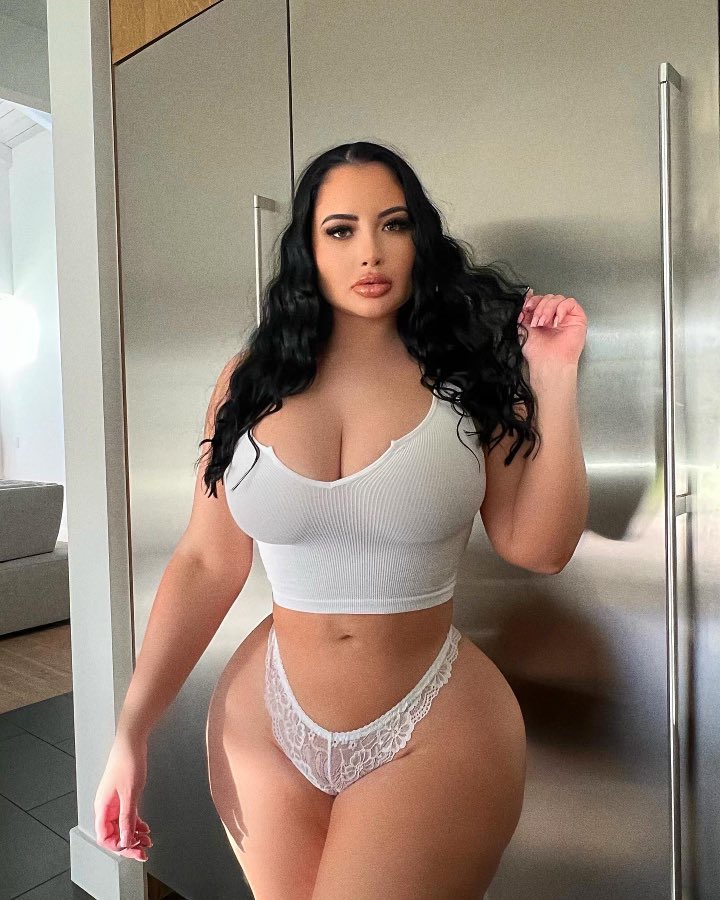 ⠀ ⠀⠀⠀❝ The return of the M I L F❞

she  . .  𝐫𝐞𝐚𝐥𝐥𝐲  needs  to  lose  some  𝐰𝐞𝐢𝐠𝐡𝐭  .  she's  getting  t̶h̶i̶c̶c̶e̶r̶  erm  ,  𝐡𝐞𝐚𝐯𝐢𝐞𝐫  again . .
⠀ 
⠀