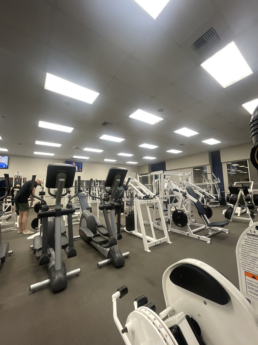 5.5 months since ACL surgery. PT 2-3 days every week. Can’t wait to get back to softball work. Back squat 105 for 4 reps today (before surgery 200lbs) and trap-bar dead lift 115 for 8 reps. I’m excited for what the future holds for me!  @SorcererB_E16U <a href="/RocklinSoftball/">Rocklin Thunder Softball</a>