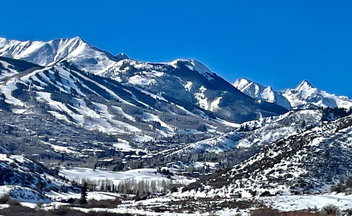RS_Panels_West's tweet photo. #SnowmassCO #bluebird day #PuraNFC #ElliottAssoc https://t.co/YlzglUAP0F