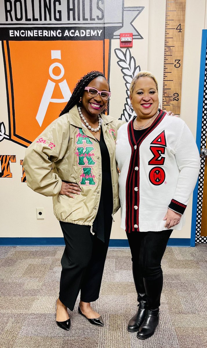 Unity &amp; Sisterhood @RheLancaster &amp; beyond with colleagues &amp; PrinciPALS today!  Love these ladies! 
💗💚❤️🤍