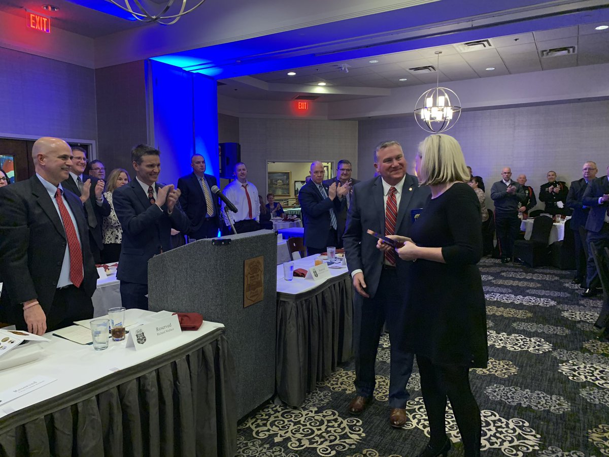 CincyPDLTCDavis's tweet photo. Sr. Crime Analyst Christine Grimmelsman who is a part of our Real-time Crime Center, received the “Colonel Emil J. Otting Award for Service” from the HC Police Association. Christine plays a major role behind the scenes for CPD, she is very deserving of this public recognition! https://t.co/Nagq2bQJQ9