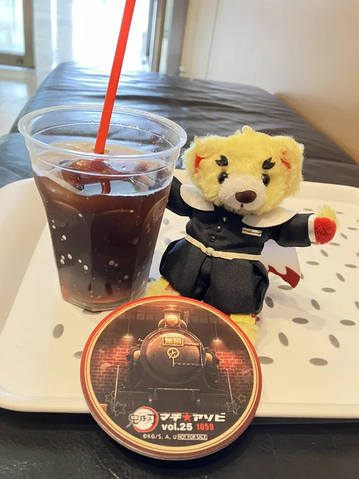 キッチンカー全然空いてます。限定ドリンク飲めて嬉しいな!炭治郎ちゃんのドリンクが一番美味しい!コースターも引けた〜禰󠄀豆子ちゃんと煉獄さんのコースターは出ませんでした、残念。でも同絵柄の特典ポスカもらったからいいの。煉獄さんのドリンクはカフェと同じだよね?だから頼まなかった 