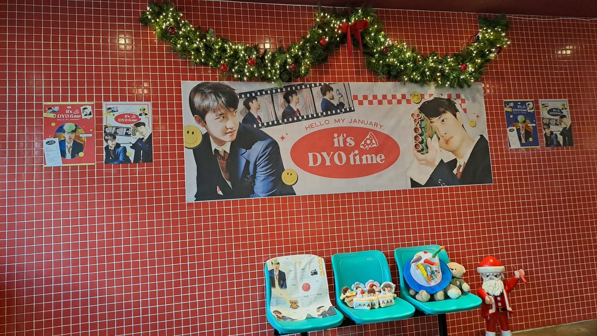 doh_lovelee's tweet photo. 🍕 피자시즌 (@DOMENT_12)
경수 생일 기념으로 간 피자집!
특별하고 이쁜 공간에
레터링 피자까지🥰🥰
소중한 이벤트 감사합니다아!!💖
경수야 생일축하해🥳
#해피뚜데이
#Hello_my_January https://t.co/nIs5BHe2yp