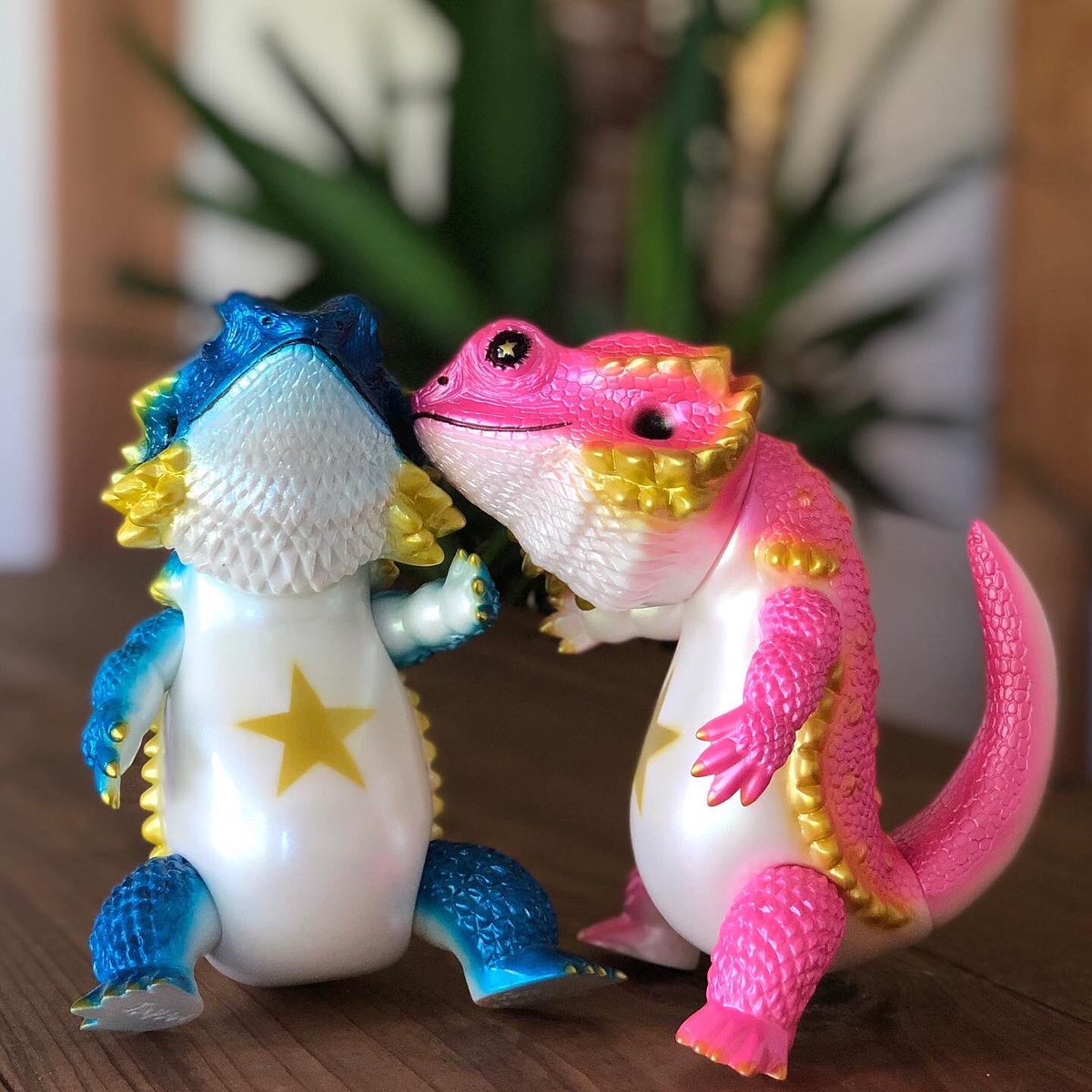 popcornlele's tweet photo. POPCORN LELE限定カラーフトアゴン🦎ブルー/ピンクの2色が再入荷いたしました!!
▼オンラインショップをチェック⚡️
https://t.co/9JxhuSd6dB
#フトアゴ #爬虫類 #ソフビ #フトアゴン #フィギュア #popcornlele #ポップコーンレレ https://t.co/1EdTyaumen