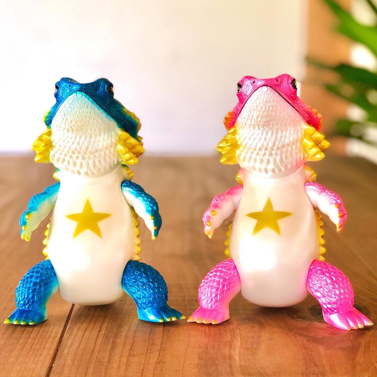 popcornlele's tweet photo. POPCORN LELE限定カラーフトアゴン🦎ブルー/ピンクの2色が再入荷いたしました!!
▼オンラインショップをチェック⚡️
https://t.co/9JxhuSd6dB
#フトアゴ #爬虫類 #ソフビ #フトアゴン #フィギュア #popcornlele #ポップコーンレレ https://t.co/1EdTyaumen