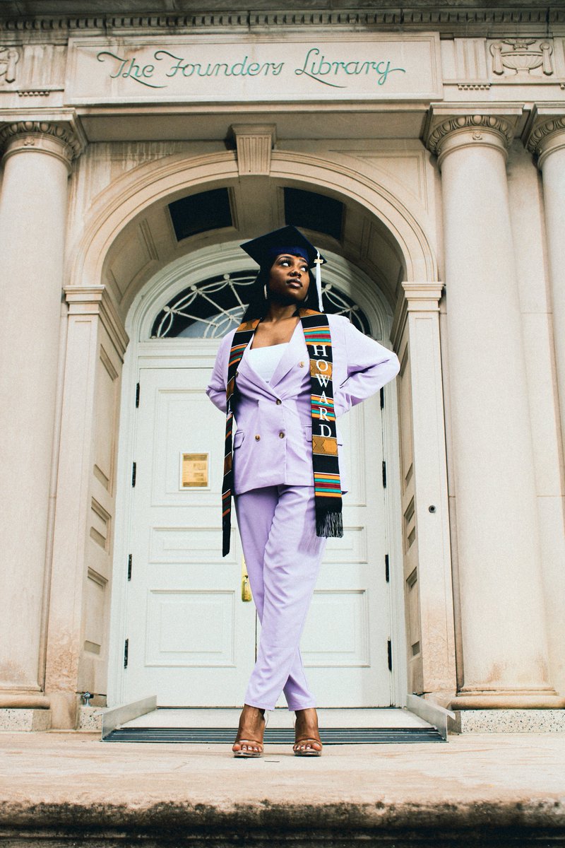 Class of 2023 it’s about that time. If you’re in the DMV area &amp; graduating tap in with ya boy 🤝🏾📸 I work with all budgets!