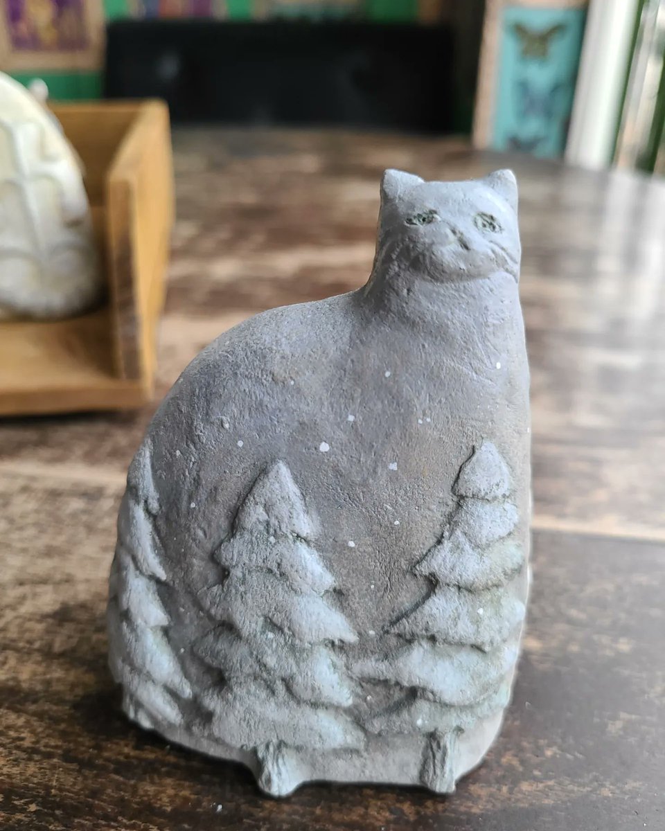ねこねこ展17 Ame to moriさんの陶ねこたち。 まるで猫の集会にお邪魔