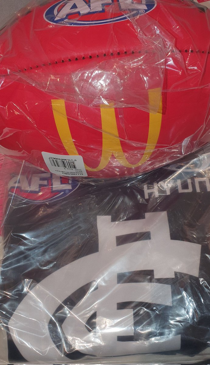 22abulcards's tweet photo. Shout out to @AFLMint for the prize from the tipping comp from last season.π₯π₯ππ
Whilst I may not have been lucky enough to pull a #GenesisBall in the 50 odd packs I've bought, at least I achieved HOF status from my tips.πͺ
Bring on the the new season!!
Go Blues!!π΅π΅π΅ https://t.co/6sJVWwwqxX