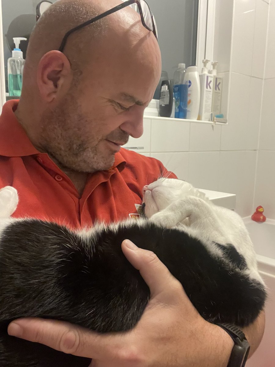 catbutlerdanny's tweet image. Good morning everyone 👋 Love, hugs and purrs to you all 🤍🖤🧡